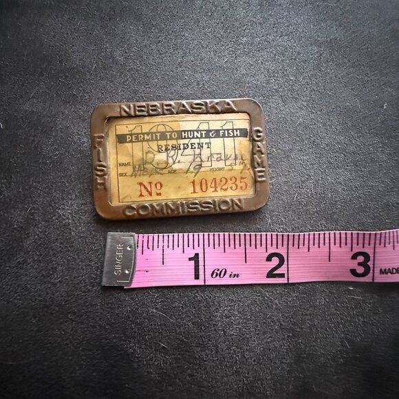 Vintage Nebraska Fish & Game Commission Resident Permit To Hunt & Fish Badge Pin - Picture 4 of 4